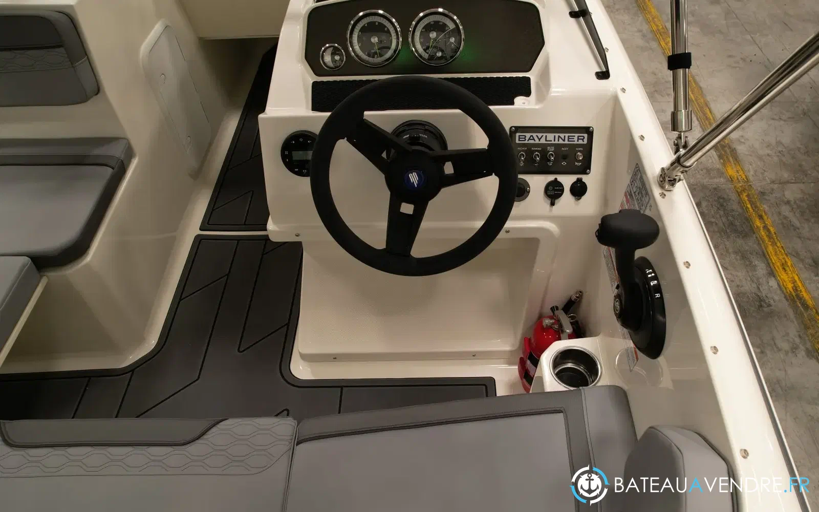 slider 3 Bayliner Element M17