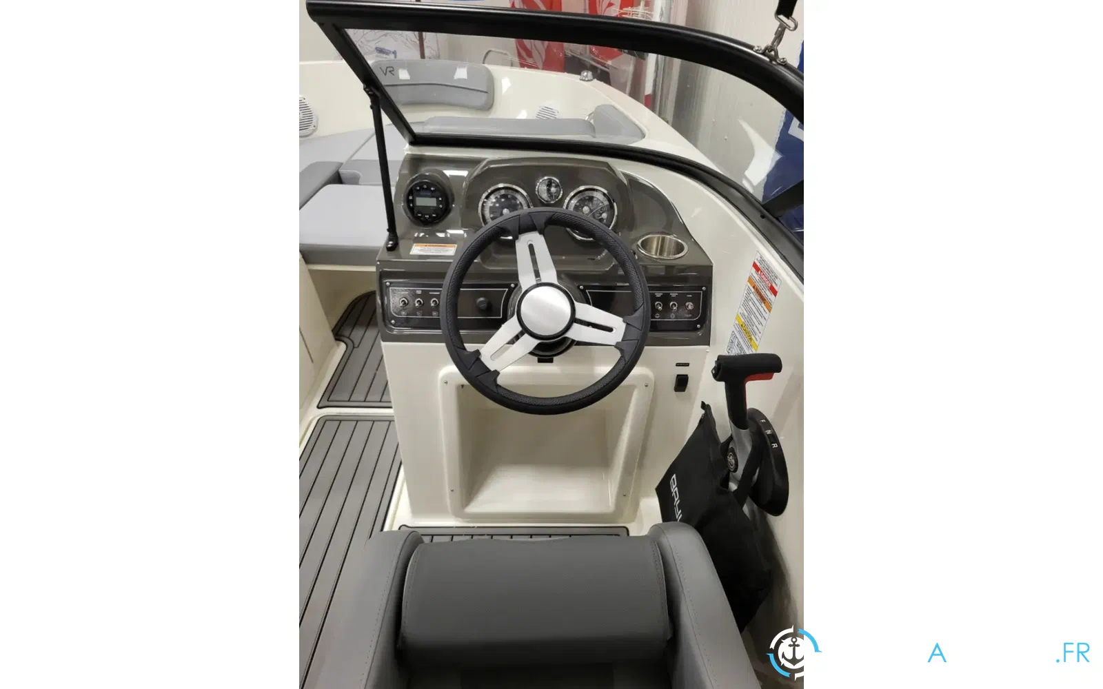 slider 9 Bayliner VR4 OB