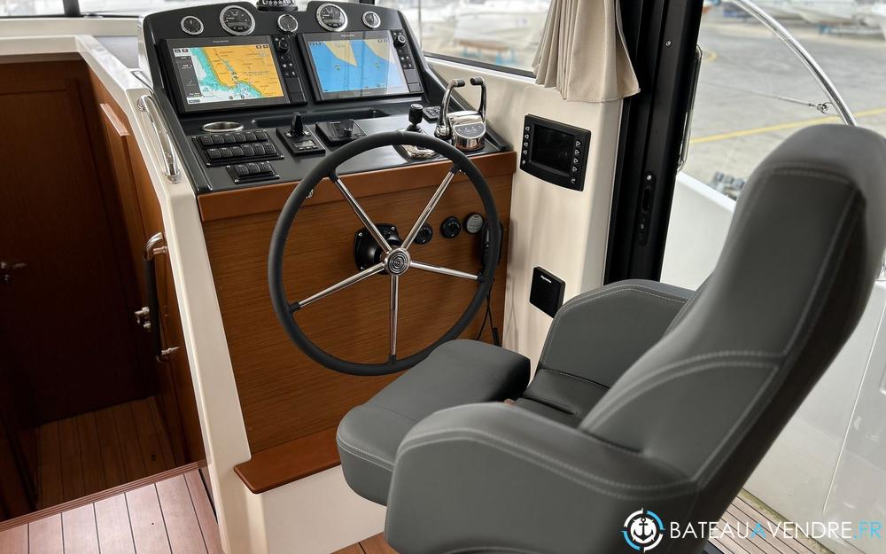 Beneteau Swift Trawler 48 electronique / cockpit photo 5