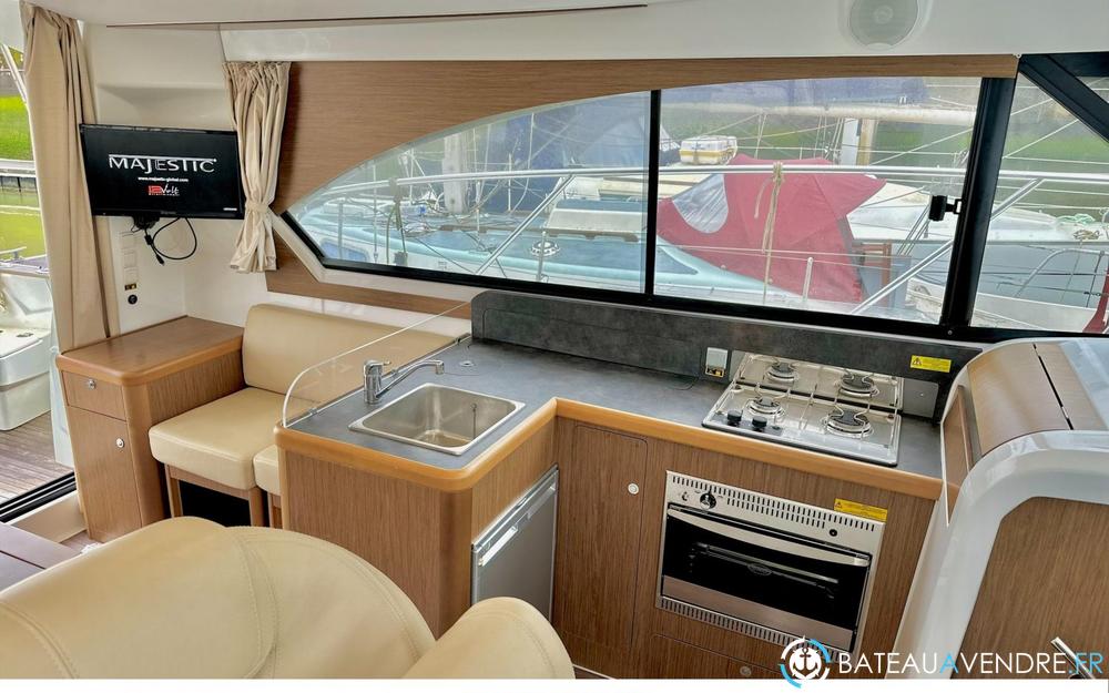 Beneteau Antares 36 cuisine / salle de bain photo 5