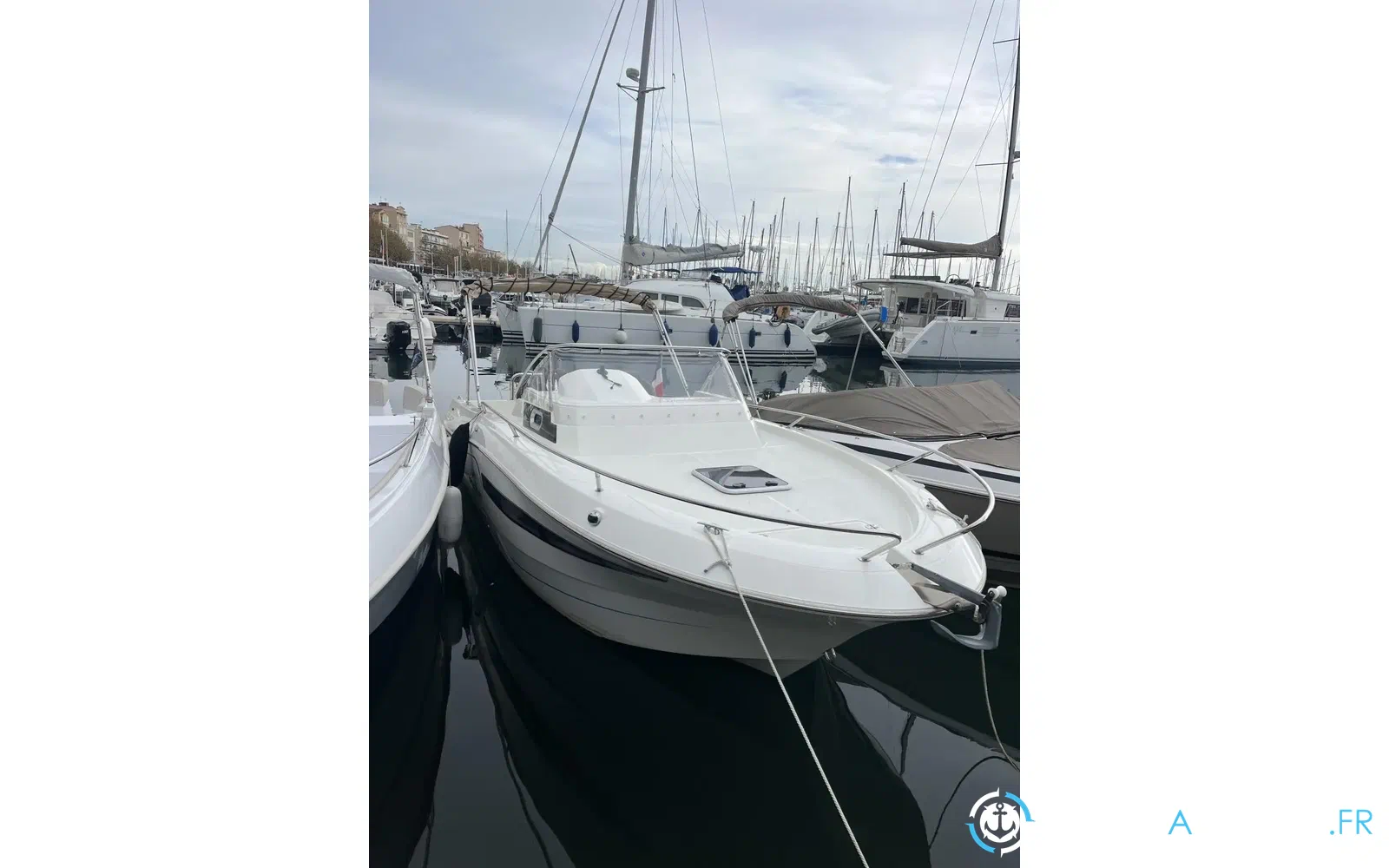 slider 0 Pacific Craft 700 SC