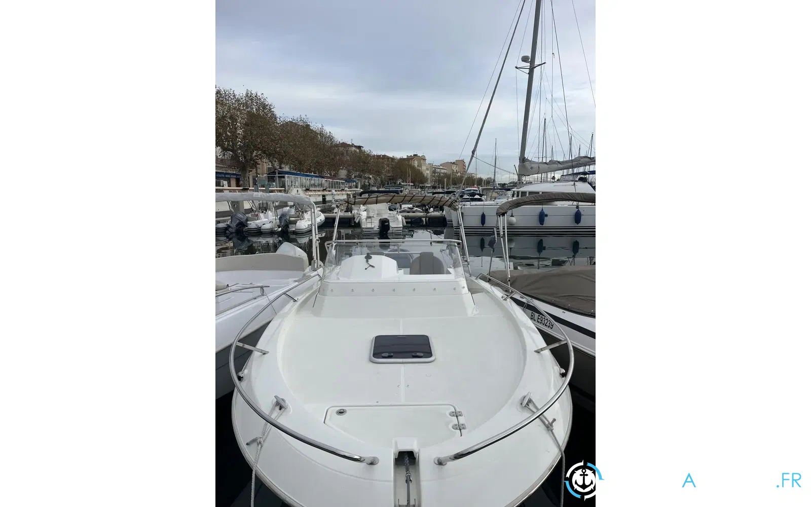 slider 1 Pacific Craft 700 SC