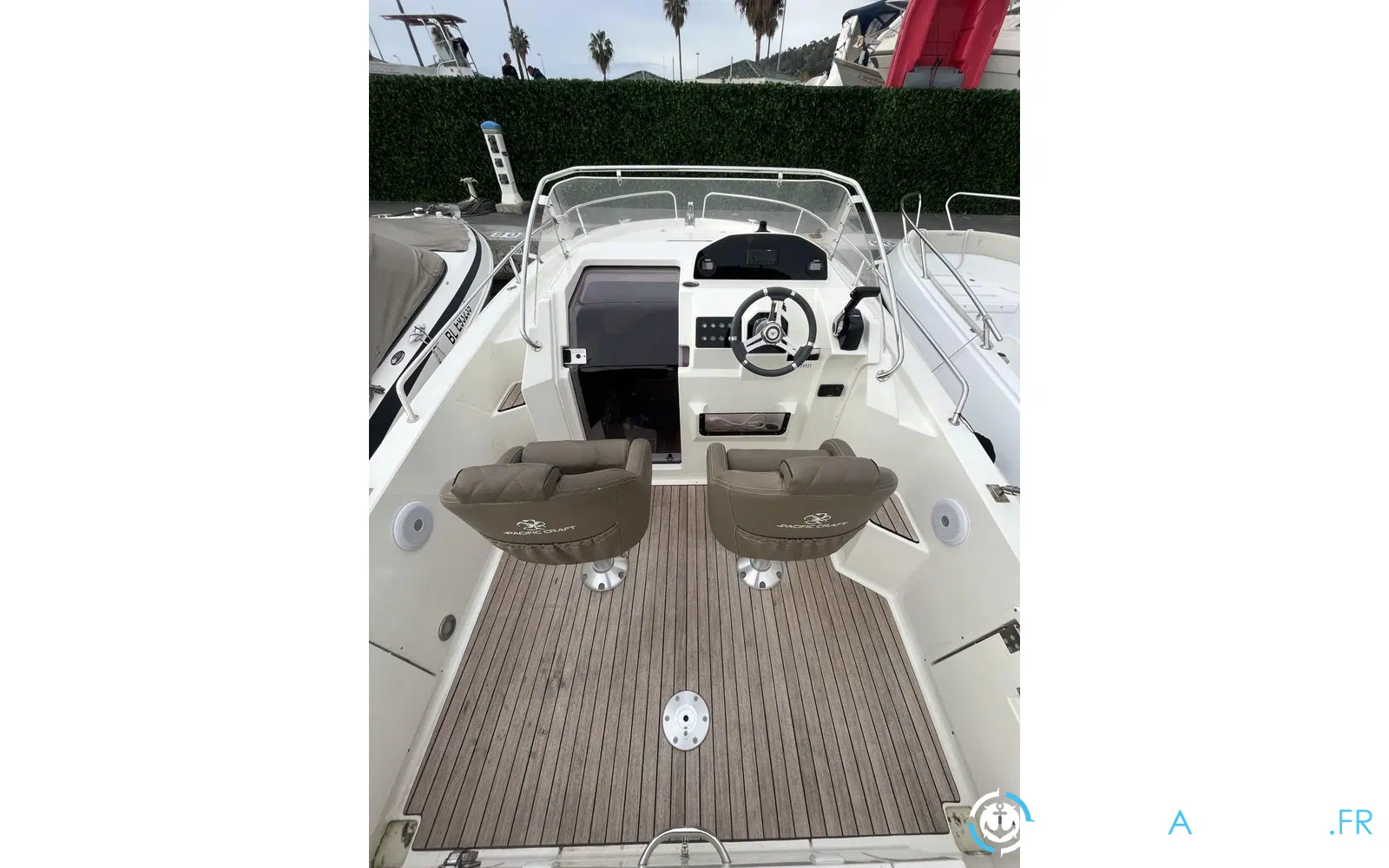 slider 4 Pacific Craft 700 SC
