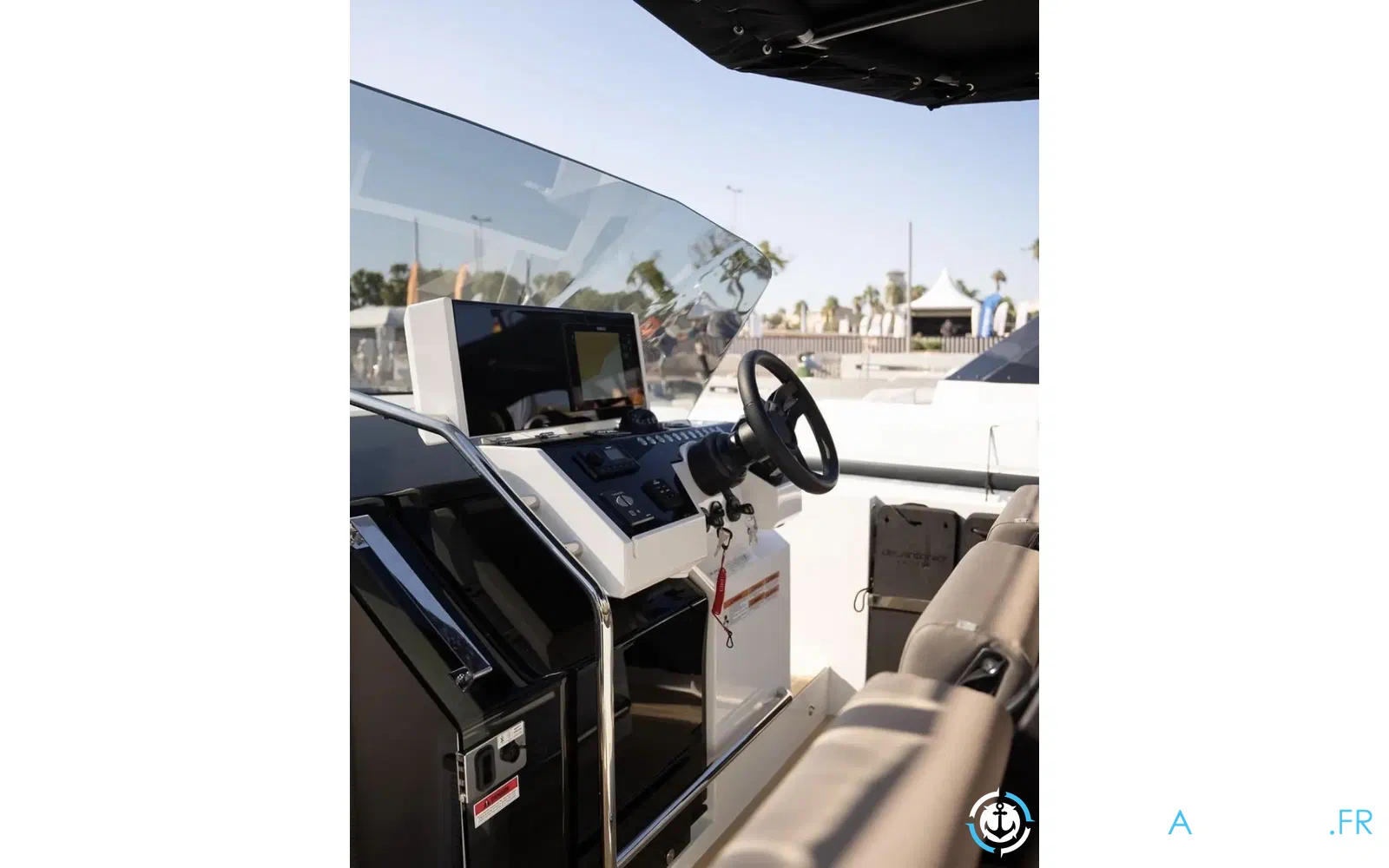 slider 12 De Antonio Yachts D32 Open