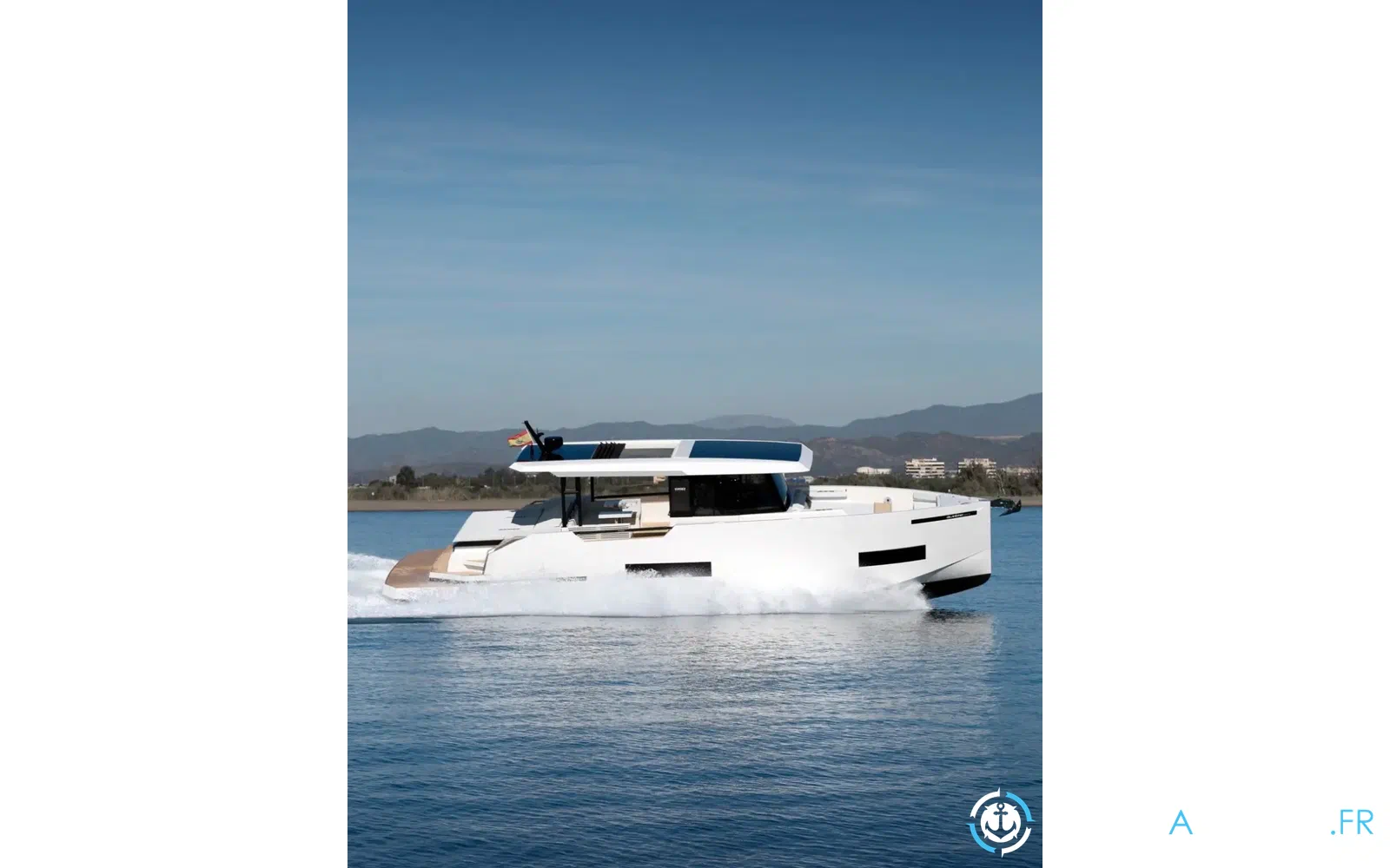 slider 0 De Antonio Yachts D50 Coupe