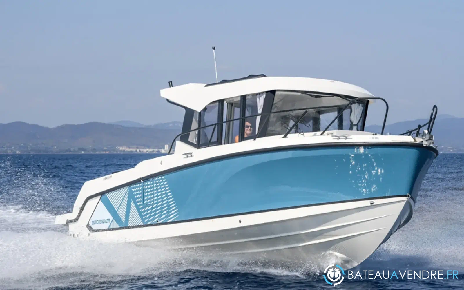 slider 3 Quicksilver Activ 805 Pilothouse