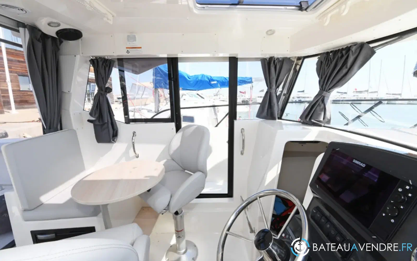 slider 7 Quicksilver Activ 805 Pilothouse