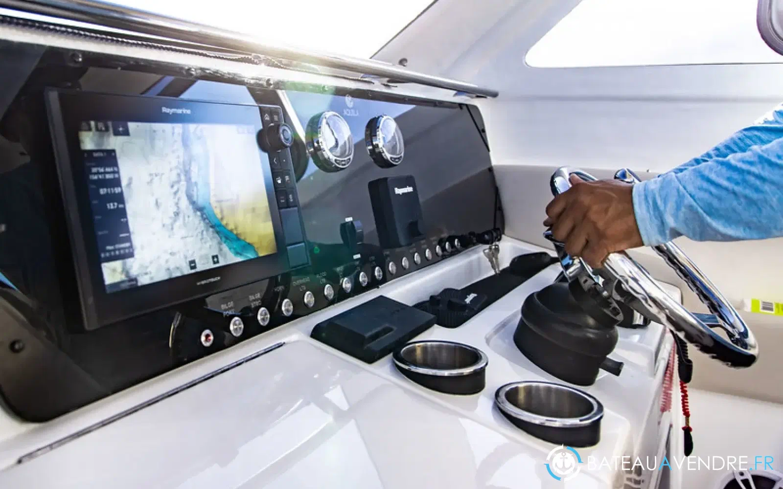 slider 12 Aquila 28 Molokai Cuddy