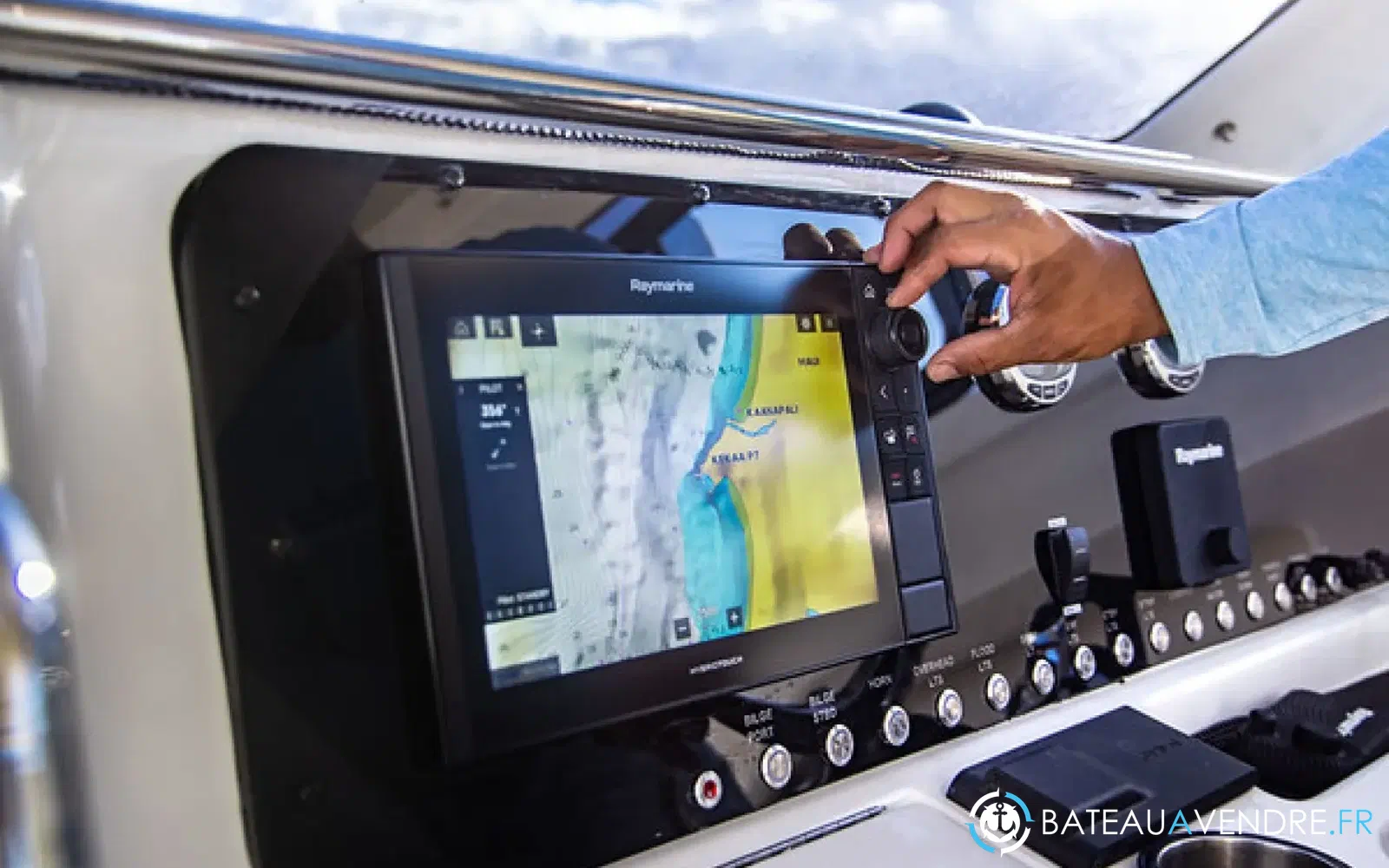 slider 13 Aquila 28 Molokai Cuddy