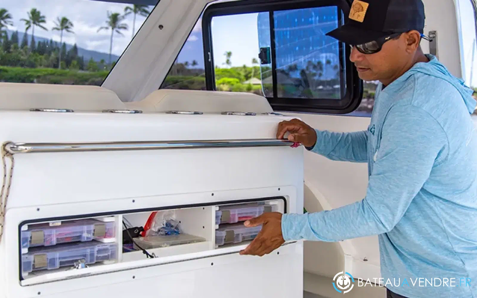 slider 15 Aquila 28 Molokai Cuddy