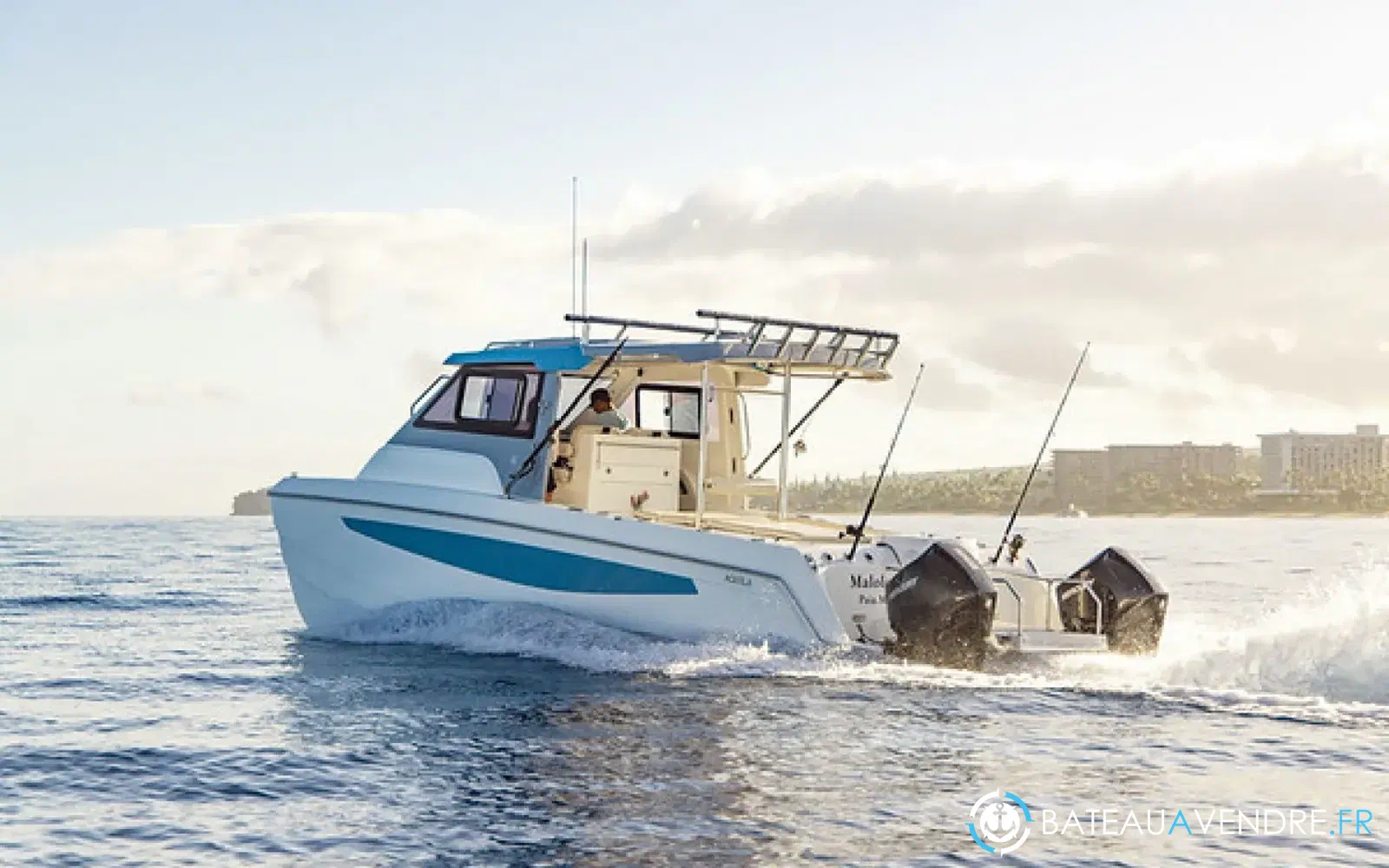 slider 4 Aquila 28 Molokai Cuddy