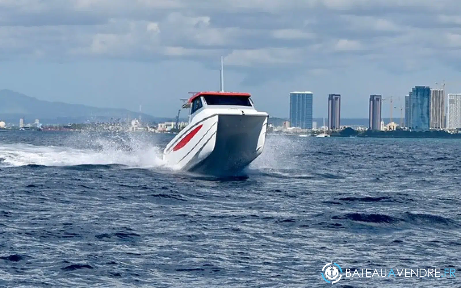 slider 6 Aquila 28 Molokai Cuddy