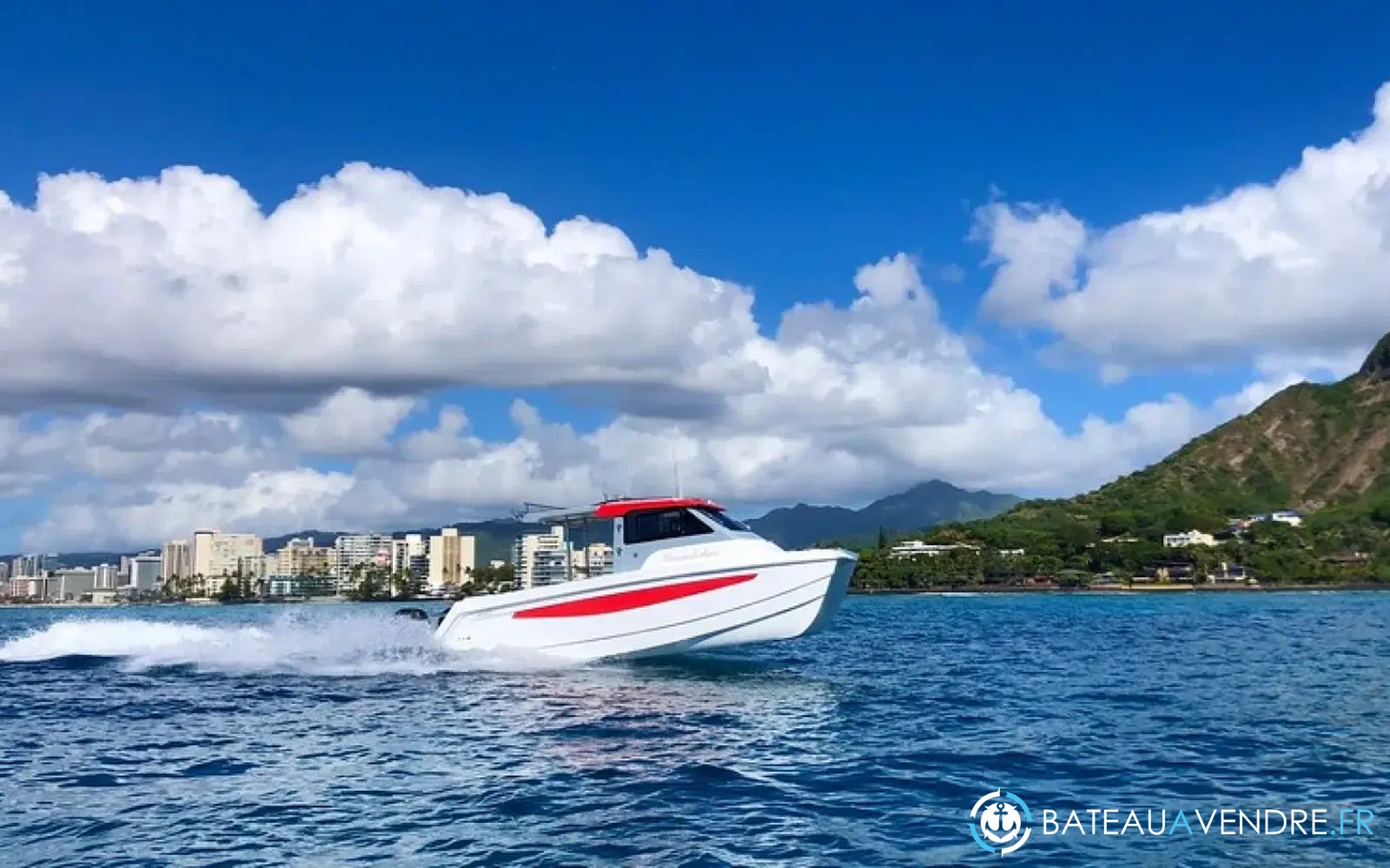 slider 7 Aquila 28 Molokai Cuddy