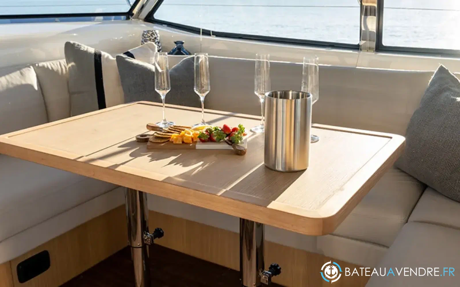 slider 16 Aquila 42 Yacht