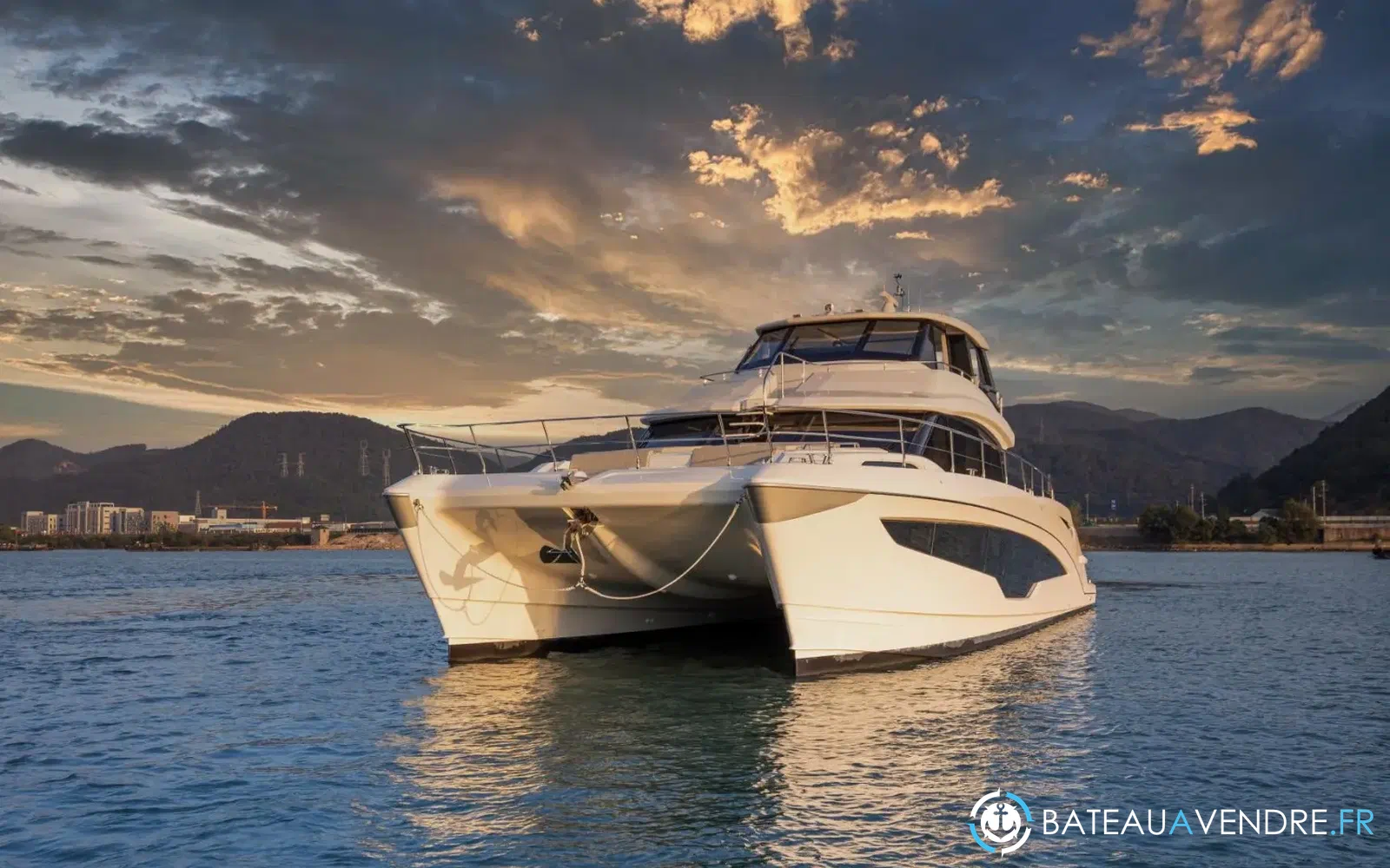 slider 0 Aquila 70 Luxury