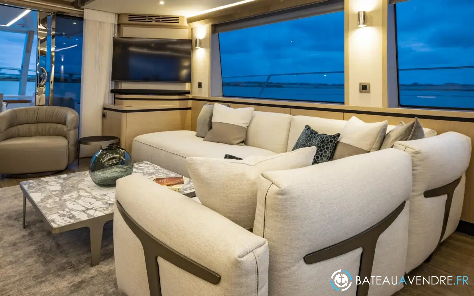 slider 21 Aquila 70 Luxury