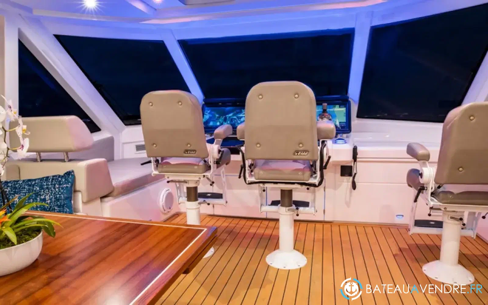slider 26 Aquila 70 Luxury