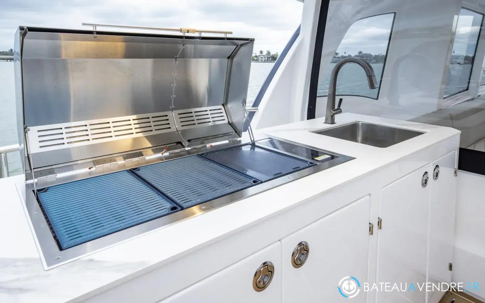 slider 27 Aquila 70 Luxury