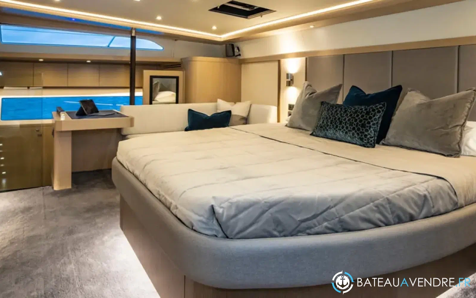slider 29 Aquila 70 Luxury