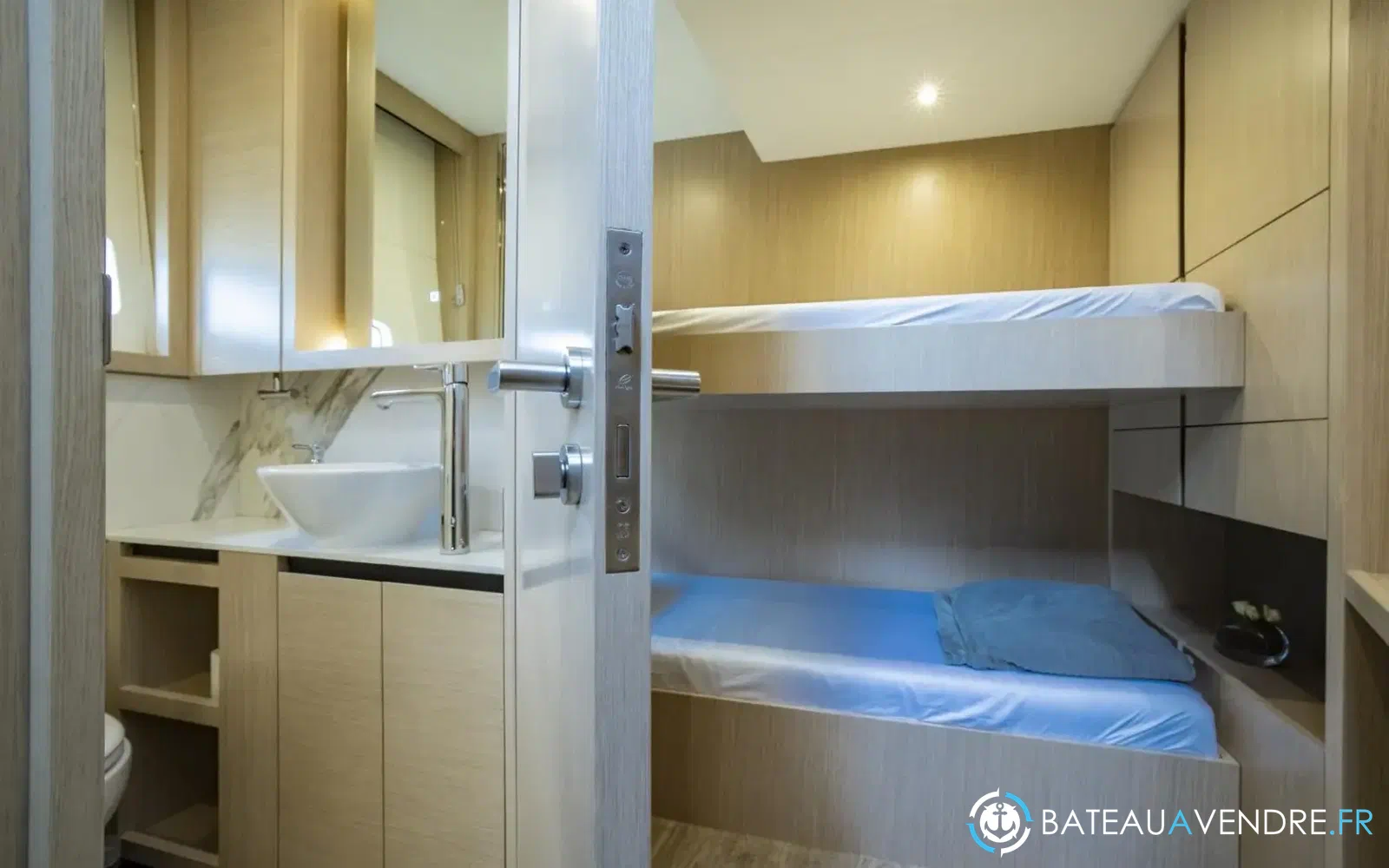 slider 31 Aquila 70 Luxury