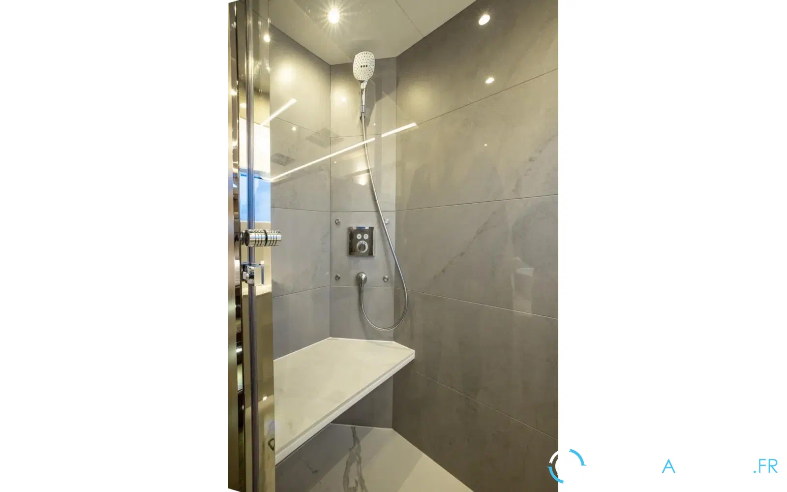 slider 32 Aquila 70 Luxury