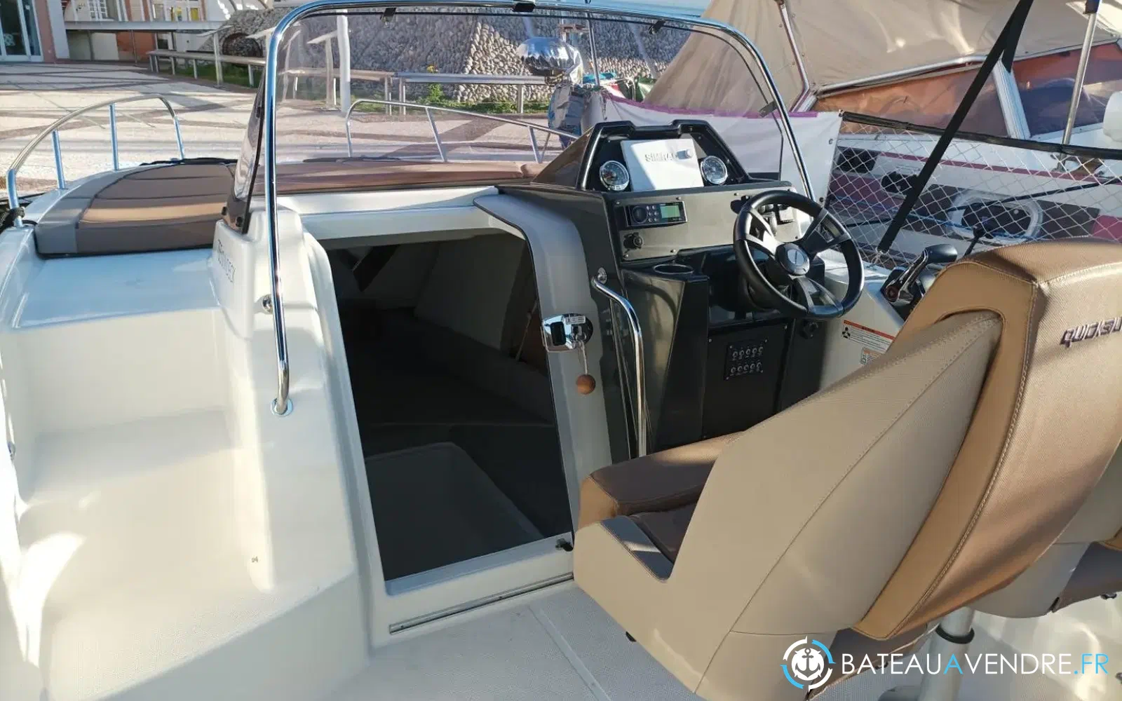 slider 8 Quicksilver Activ 755 Sundeck