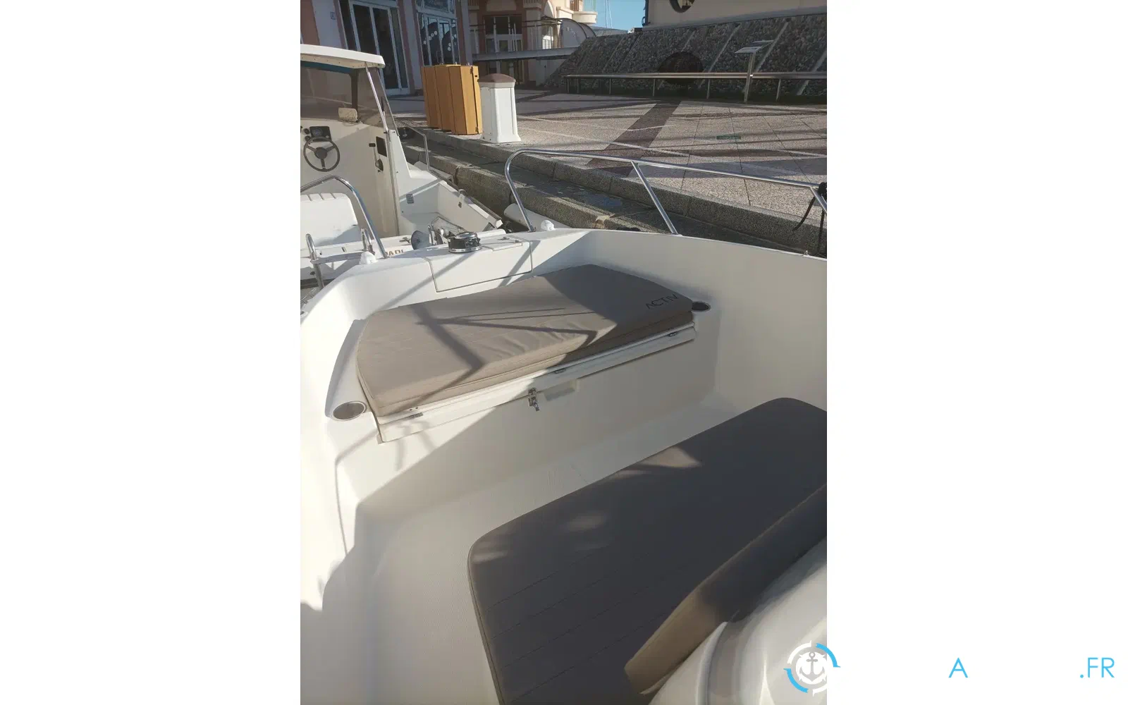slider 12 Quicksilver 675 Open Smart Pack