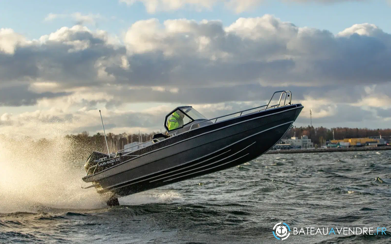 slider 3 UMS Tuna Boats UMS 655 CC