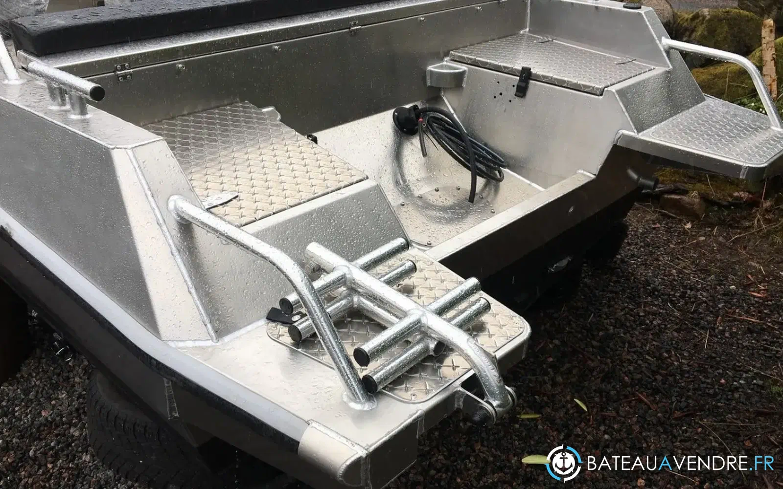 slider 12 UMS Tuna Boats UMS 655 DC