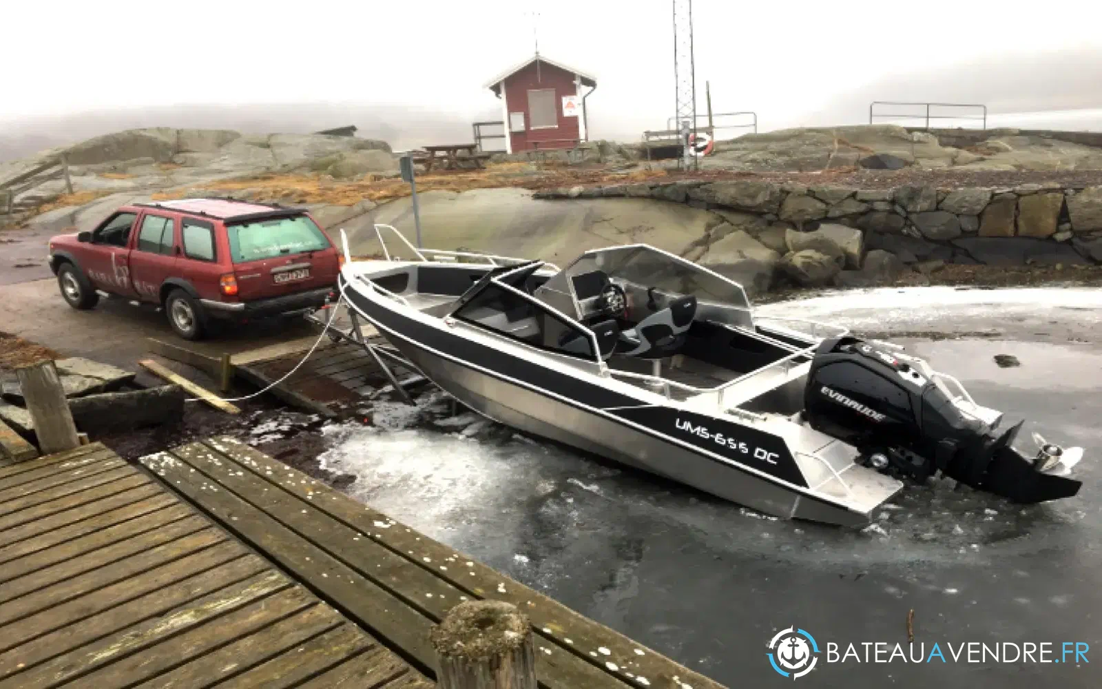 slider 3 UMS Tuna Boats UMS 655 DC