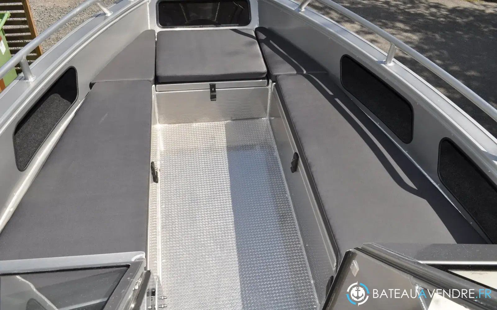 slider 9 UMS Tuna Boats UMS 585 DC