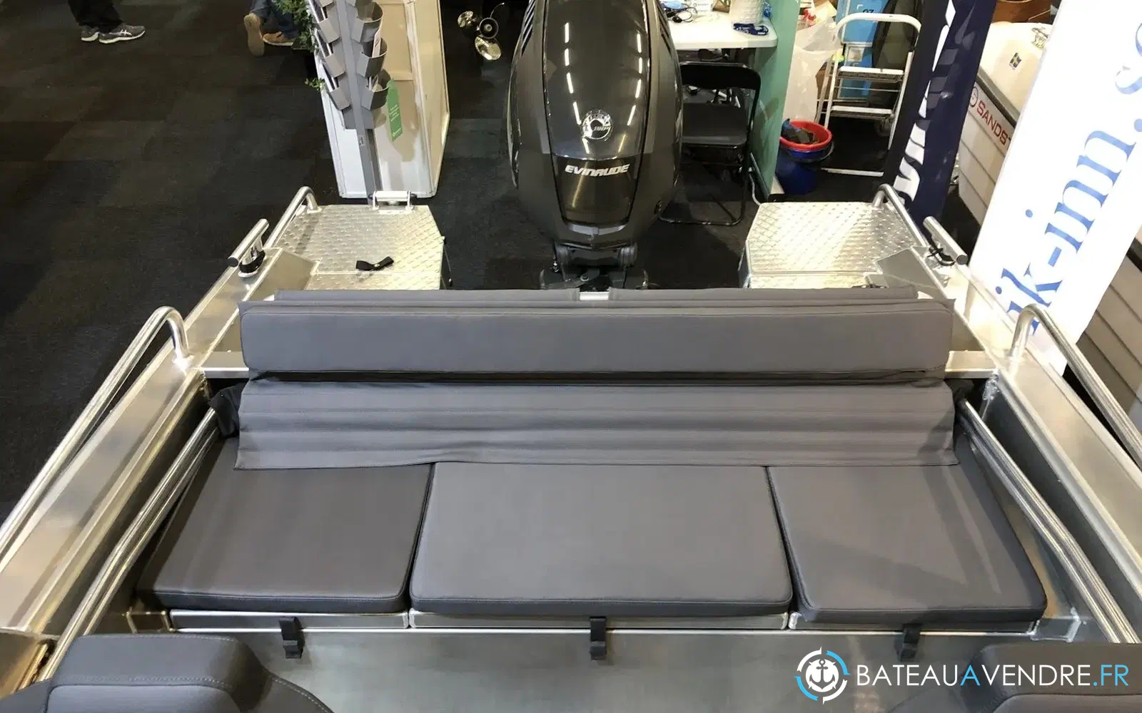 slider 12 UMS Tuna Boats UMS 585 DC