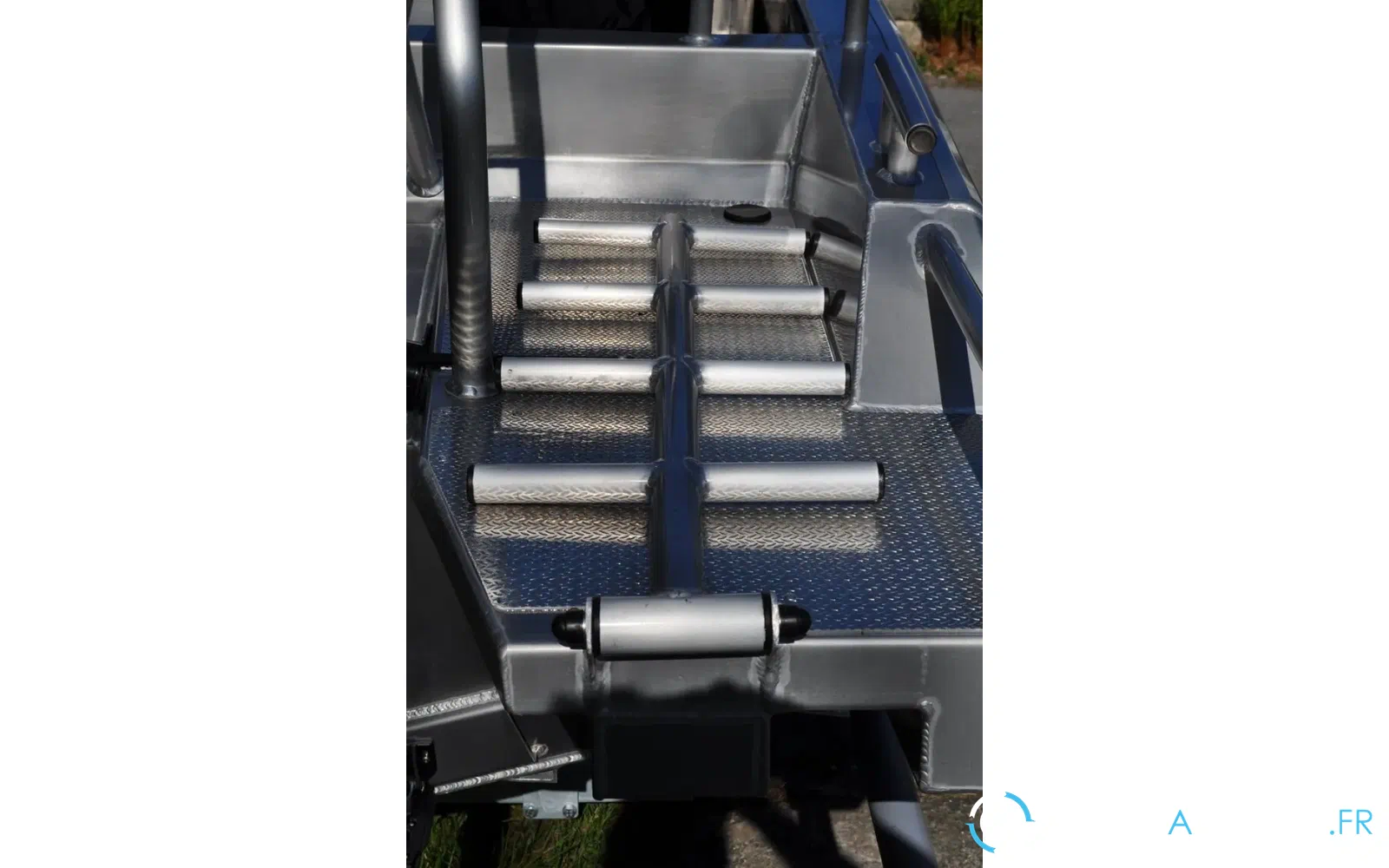 slider 18 UMS Tuna Boats UMS 585 DC