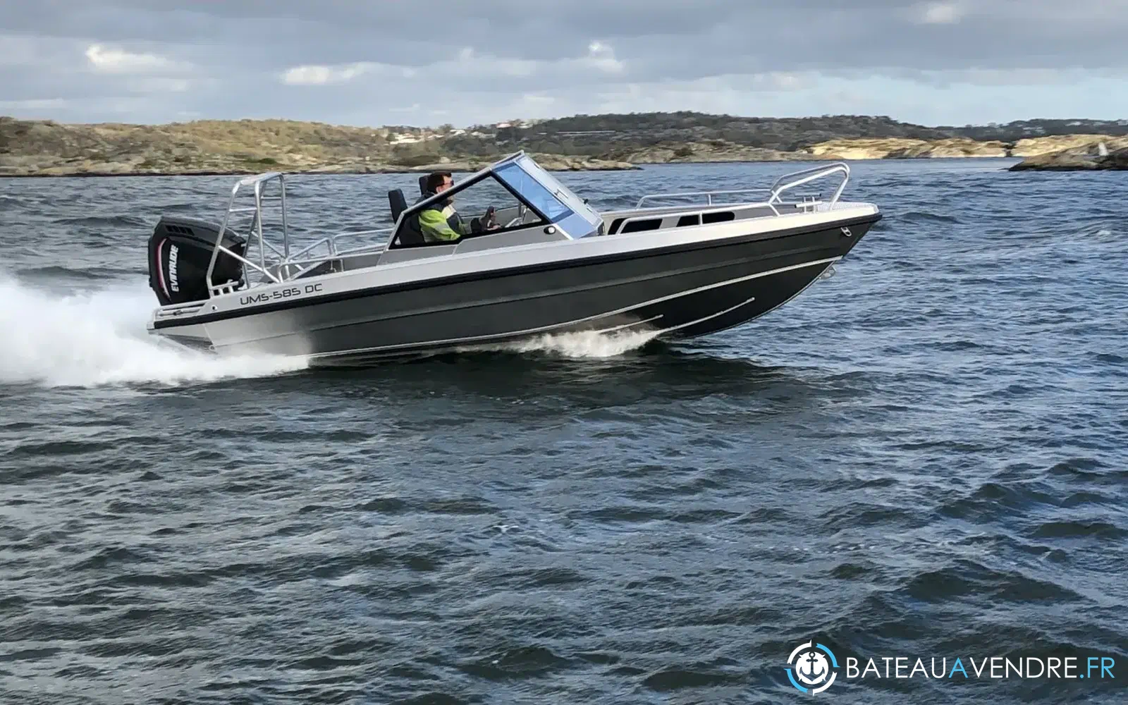 slider 2 UMS Tuna Boats UMS 585 DC