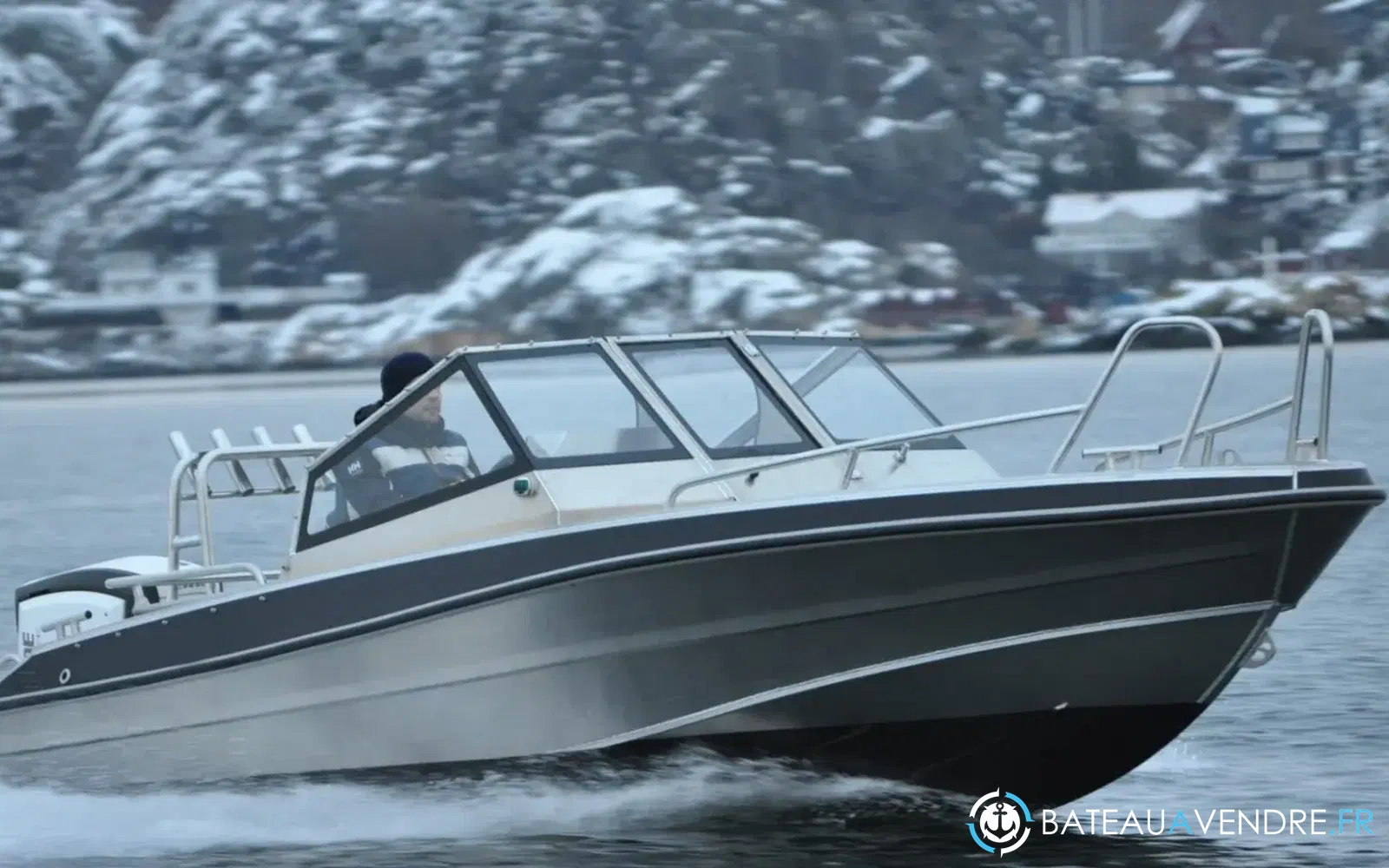 slider 3 UMS Tuna Boats UMS 585 DC