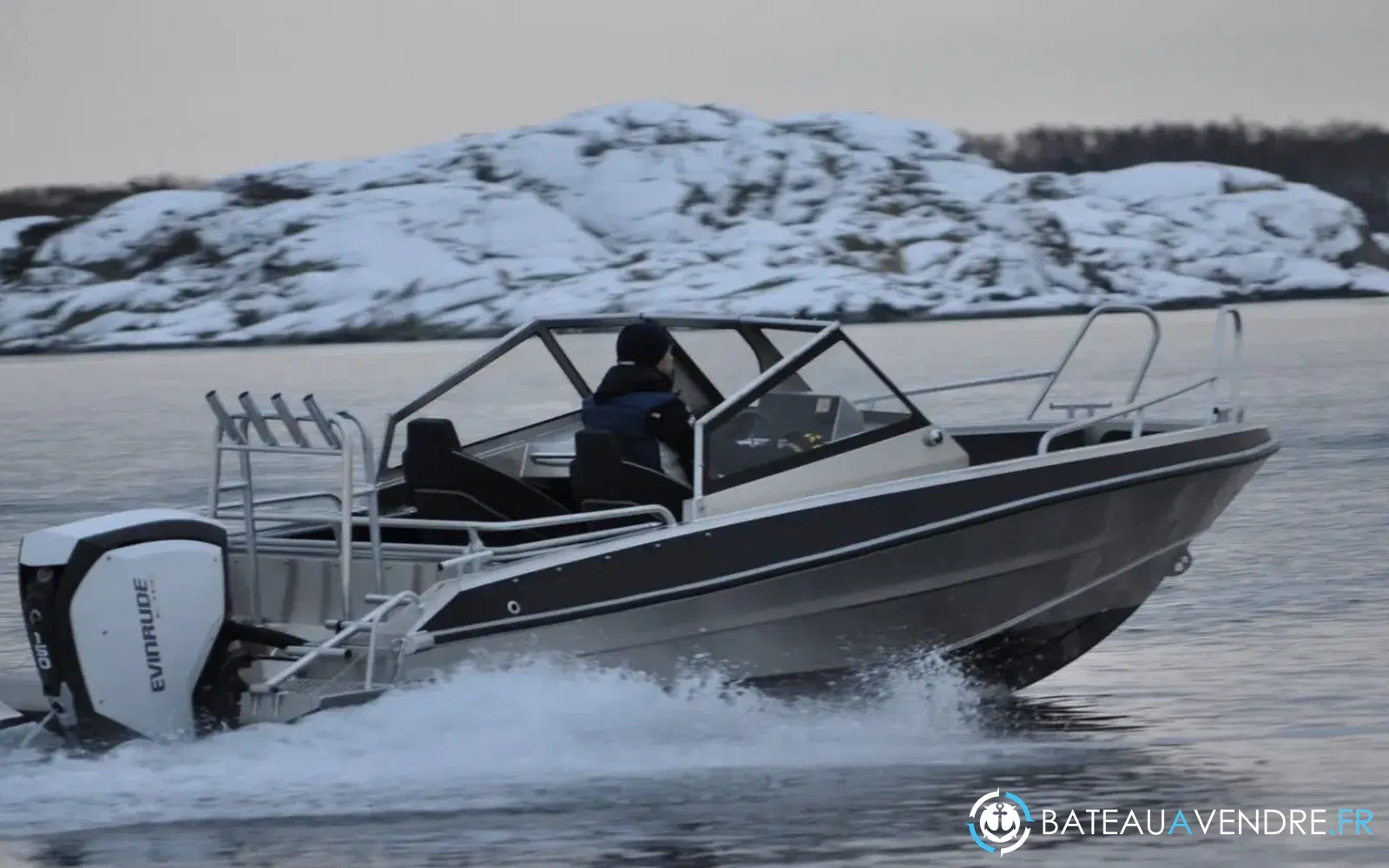 slider 4 UMS Tuna Boats UMS 585 DC
