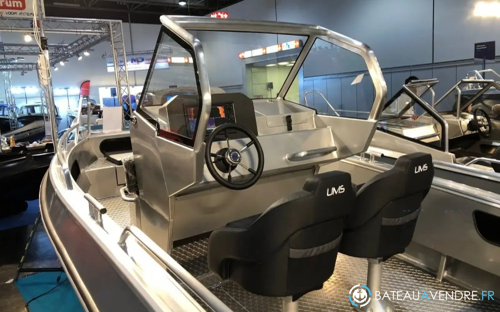slider 2 UMS Tuna Boats UMS 585 CC