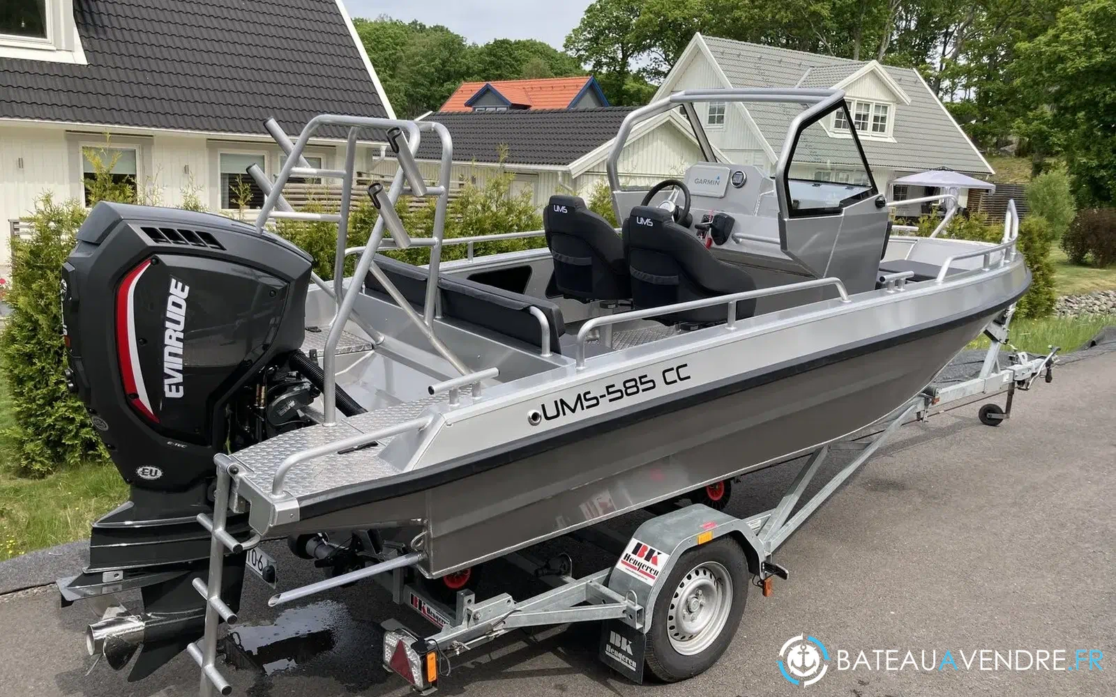 slider 3 UMS Tuna Boats UMS 585 CC