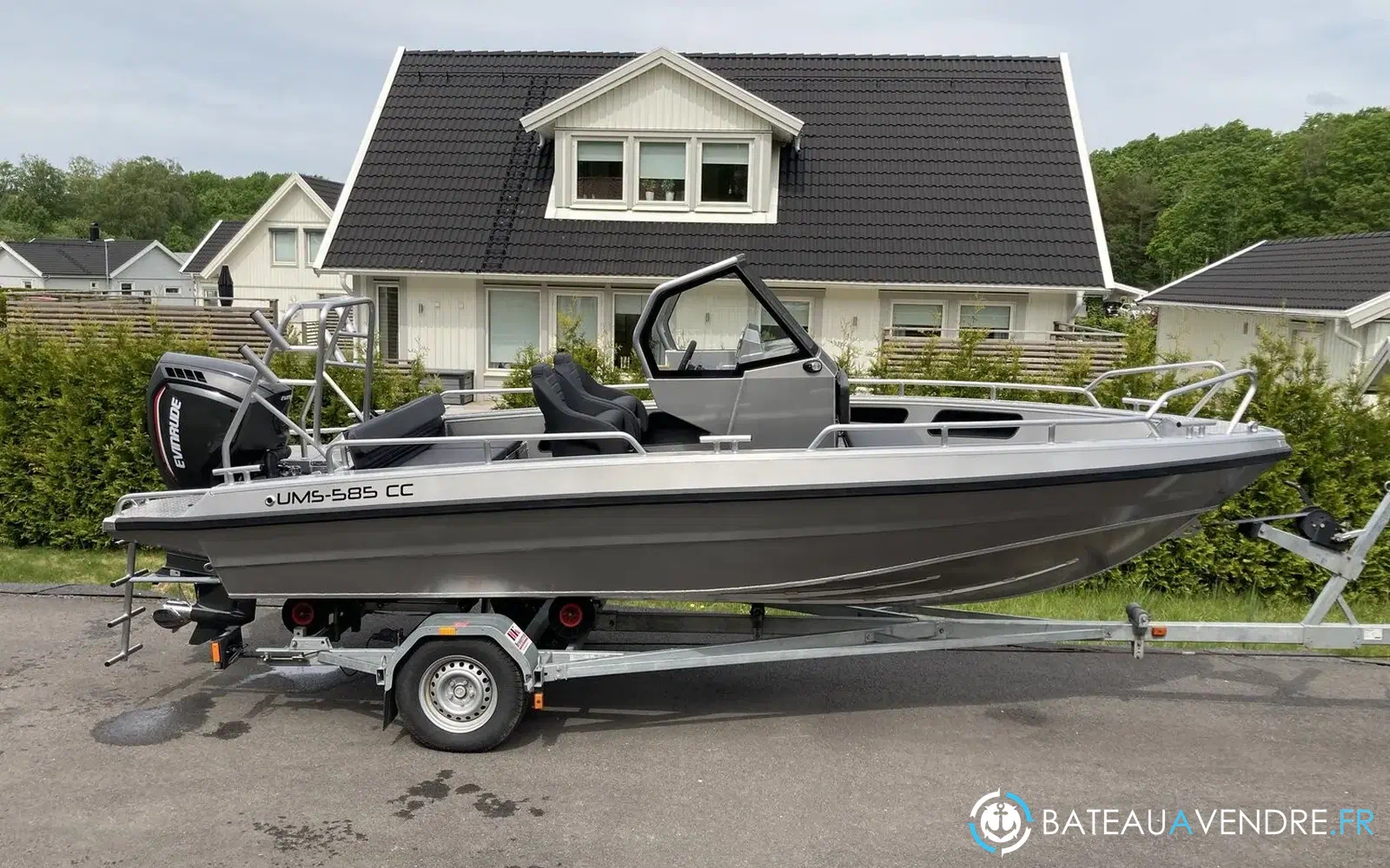 slider 4 UMS Tuna Boats UMS 585 CC