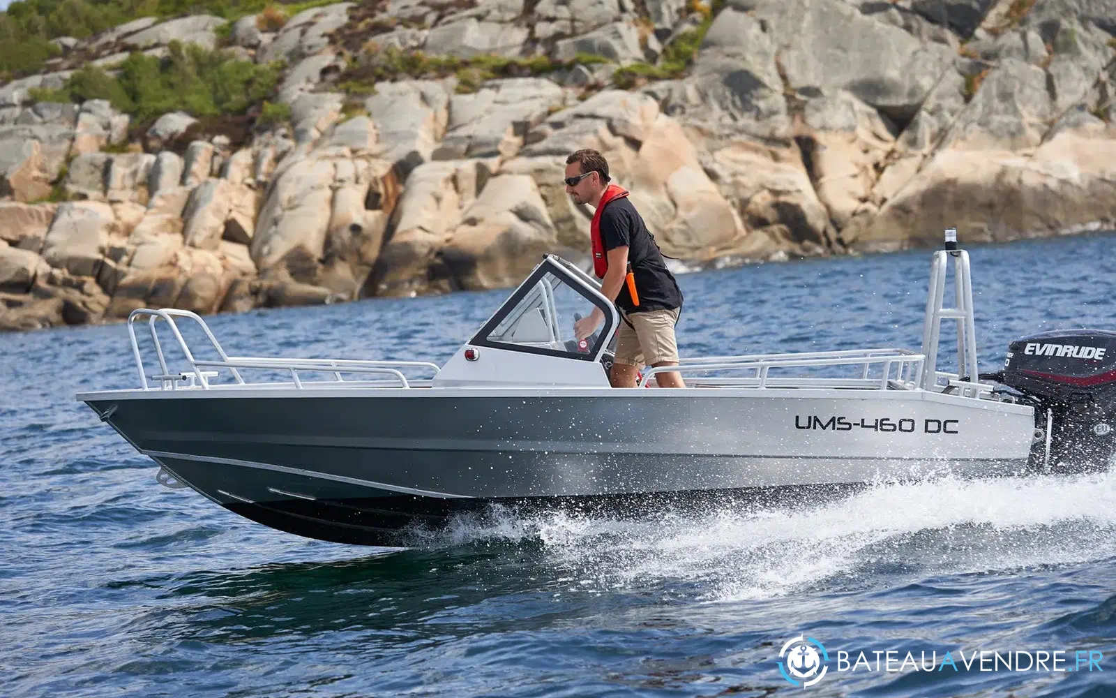 slider 1 UMS Tuna Boats UMS 485 DC