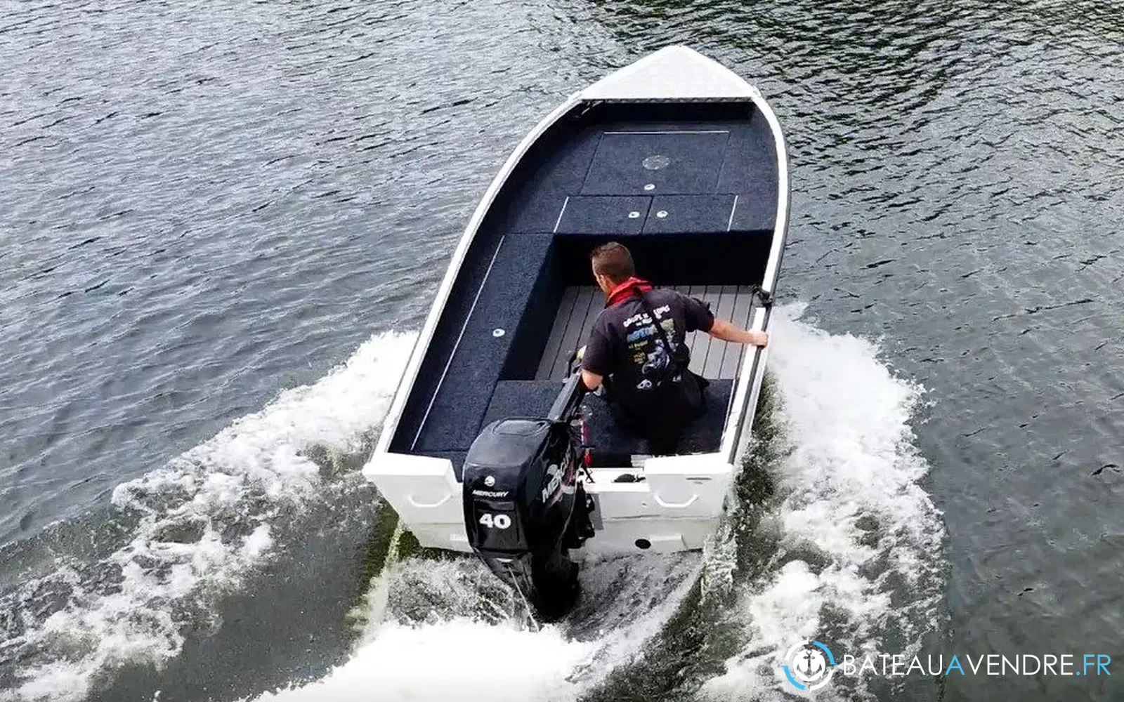 slider 0 Skyboats Pro Fishing 420