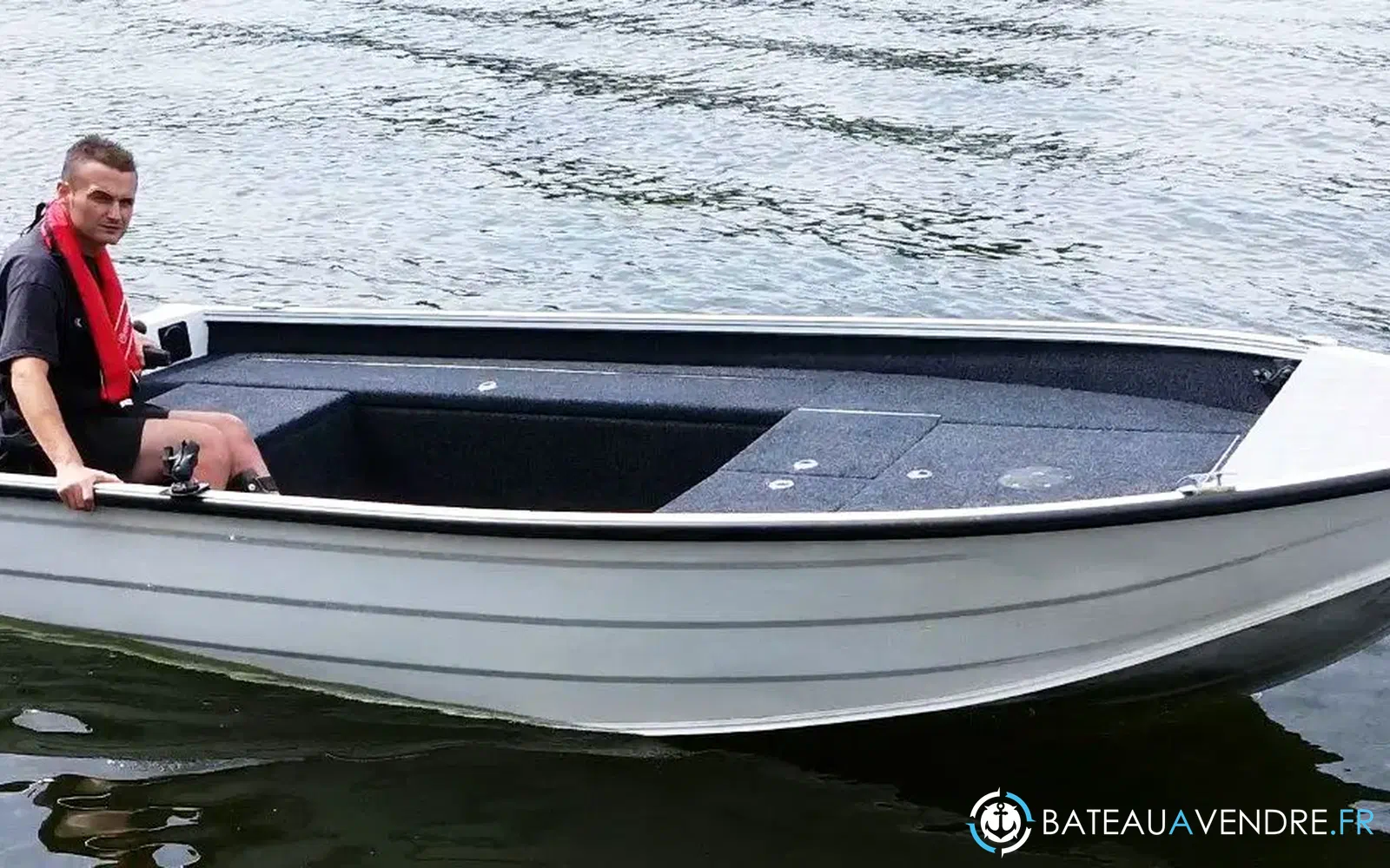 slider 1 Skyboats Pro Fishing 420