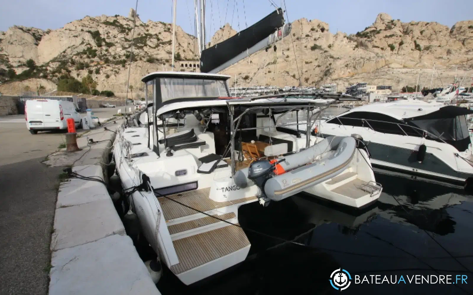 slider 1 Lagoon 42