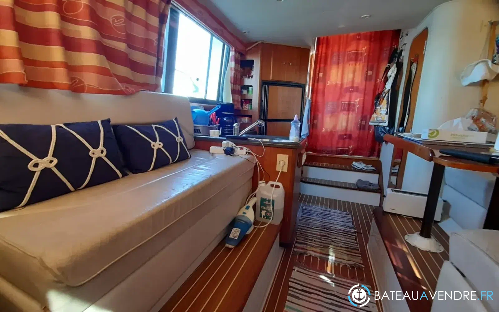 slider 11 Carver 320 Voyager
