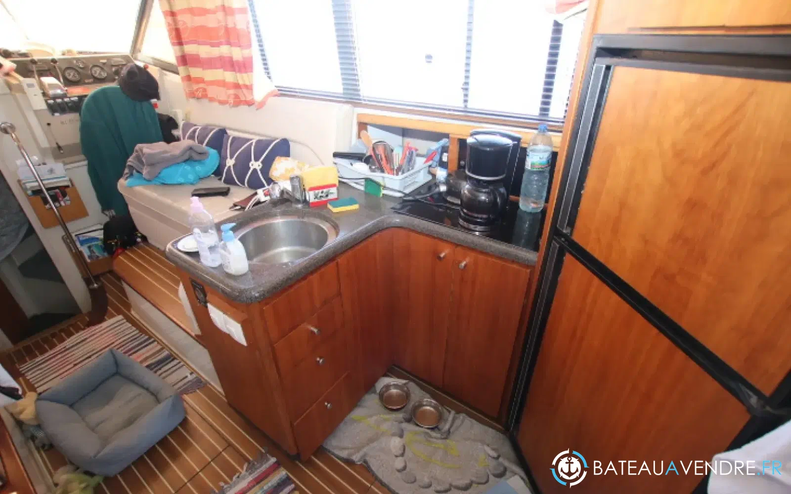slider 13 Carver 320 Voyager