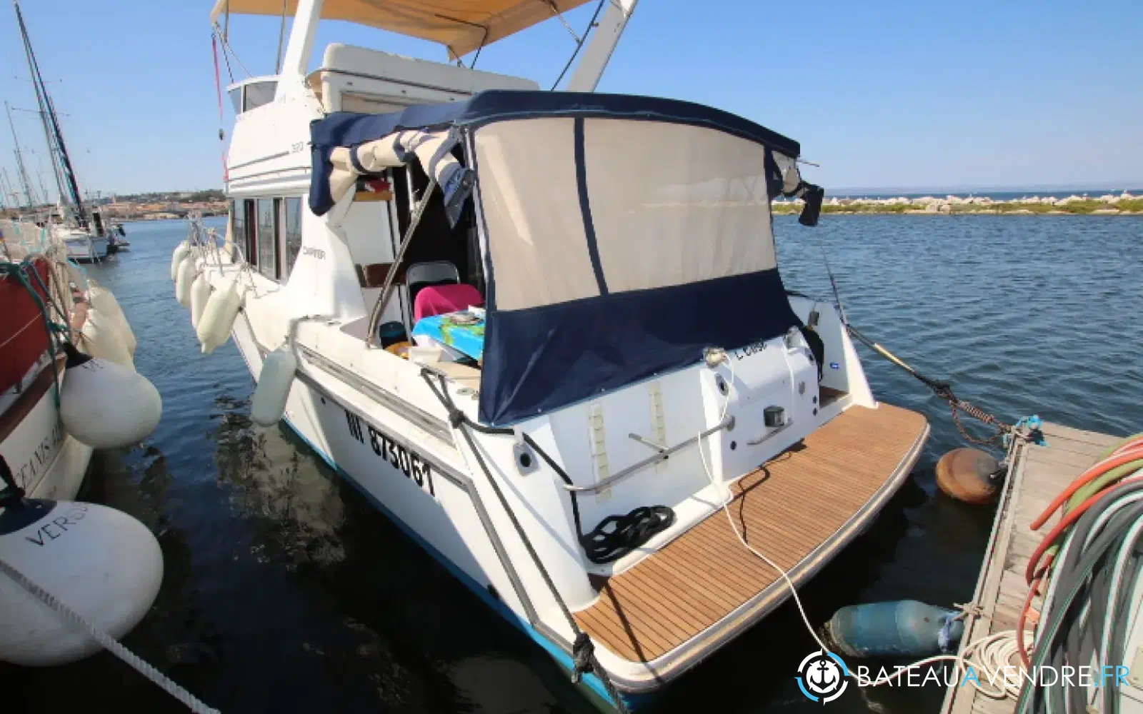 slider 1 Carver 320 Voyager