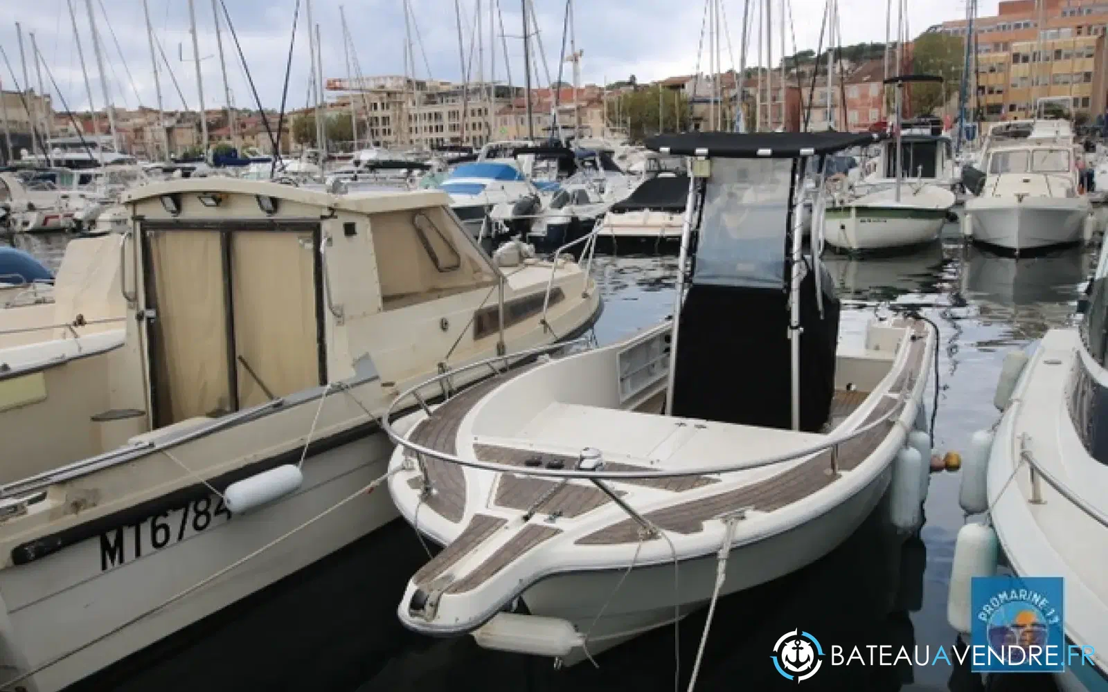 slider 0 Kelt White Shark 215