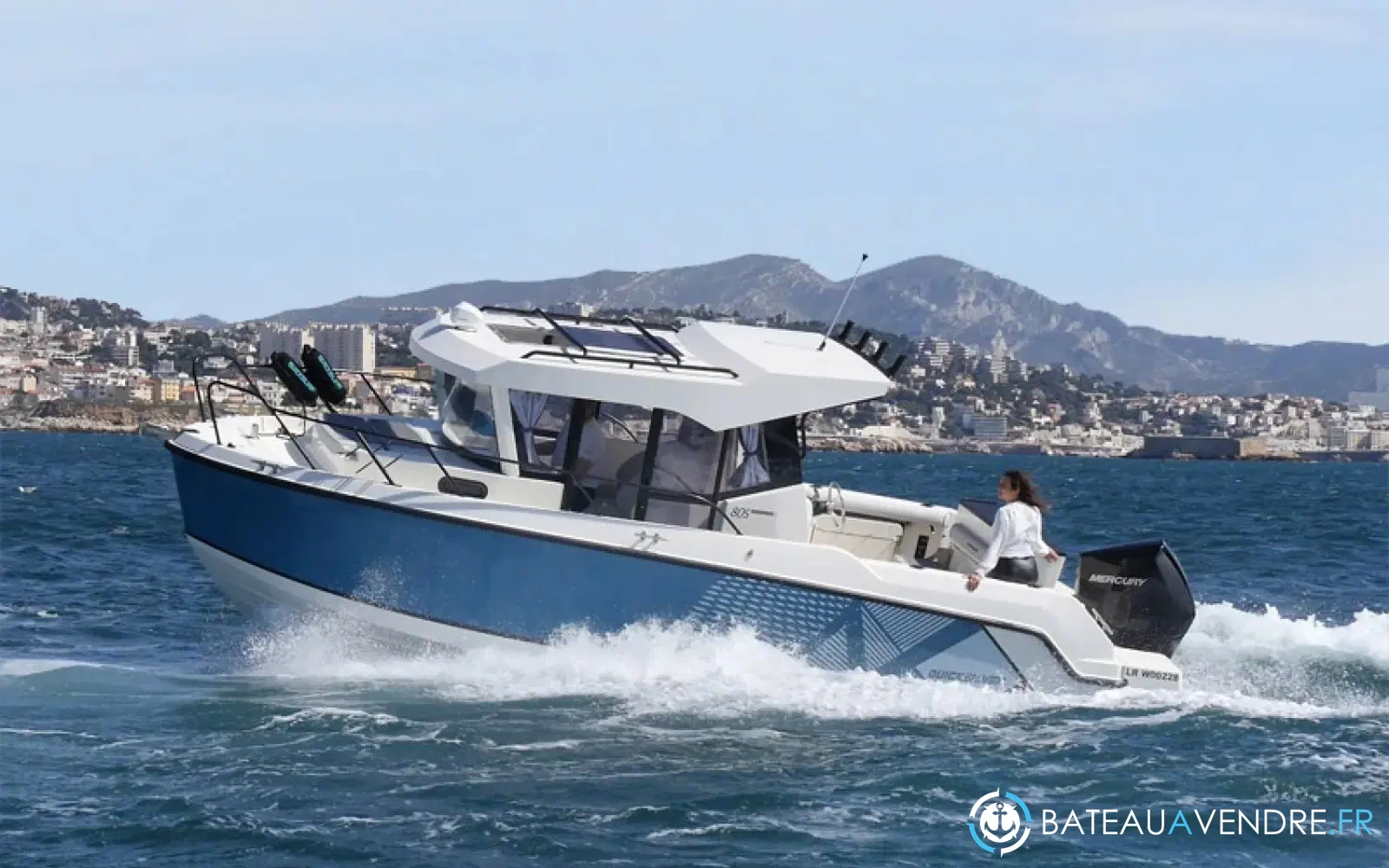slider 0 Quicksilver Captur 805 Pilothouse