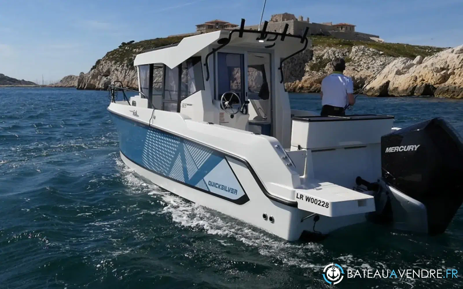 slider 1 Quicksilver Captur 805 Pilothouse