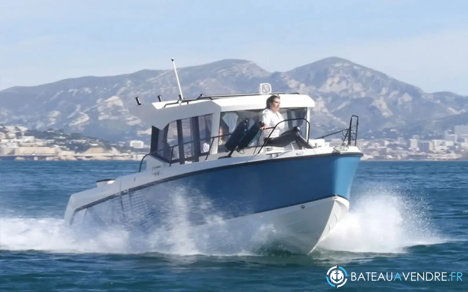 slider 3 Quicksilver Captur 805 Pilothouse
